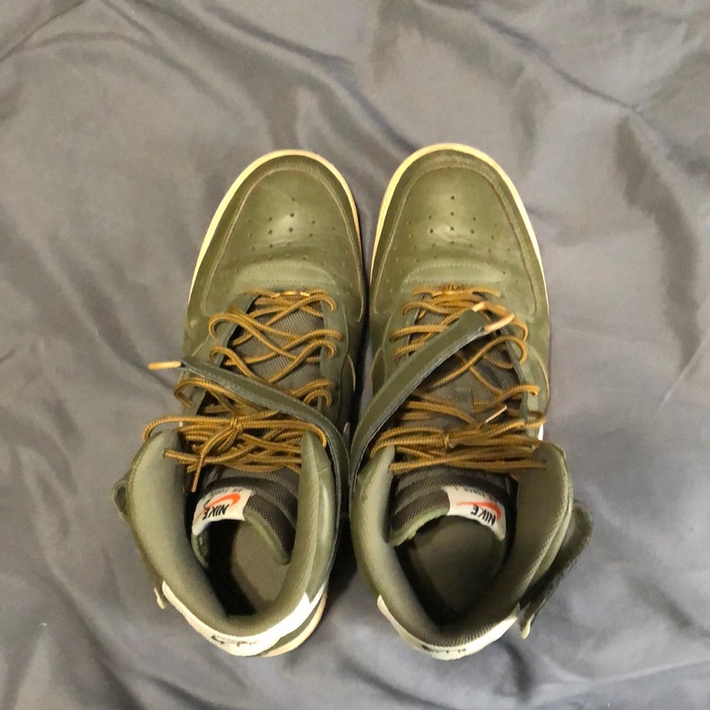 Air Force one mid 07 - “ medium olive”